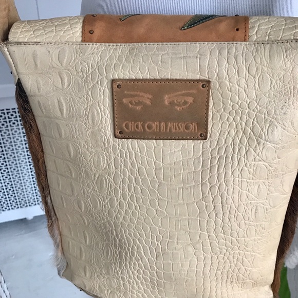 Chick on a Mission! Handmade Dutch Purse - Picture 5 of 8